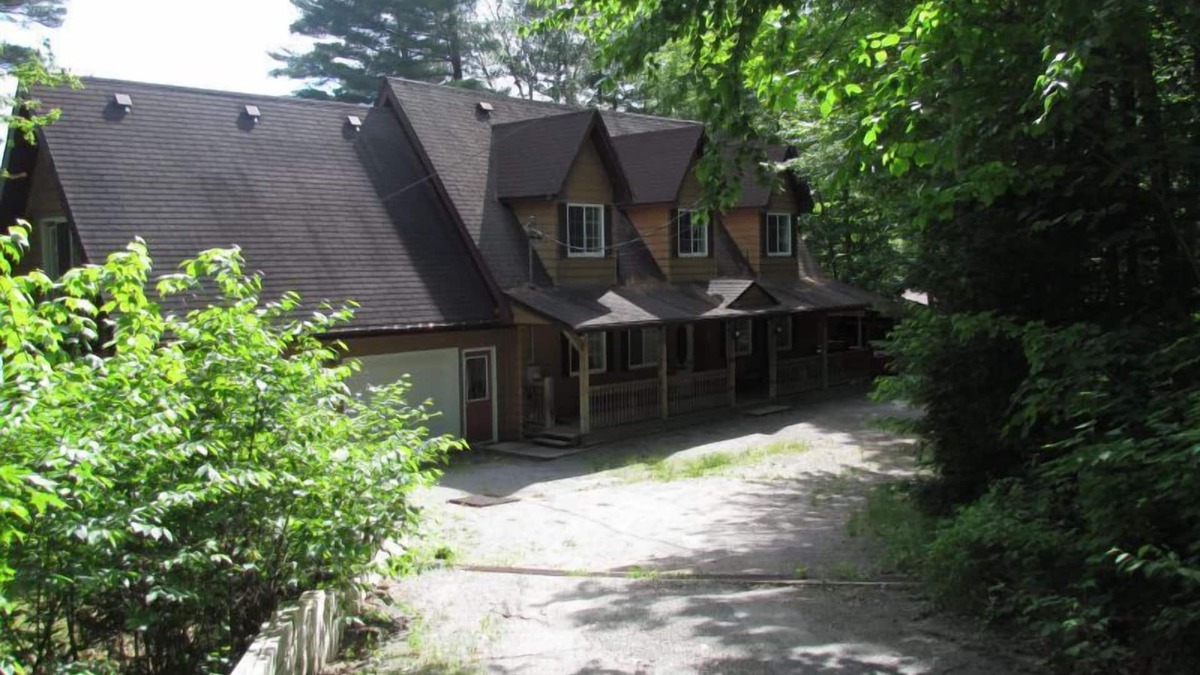 Lake of Bays Cottage | Muskoka Retreat, Waterfront, 2 Decks + Dock, Master Loft, Swim/Boat/Fish, WIFI