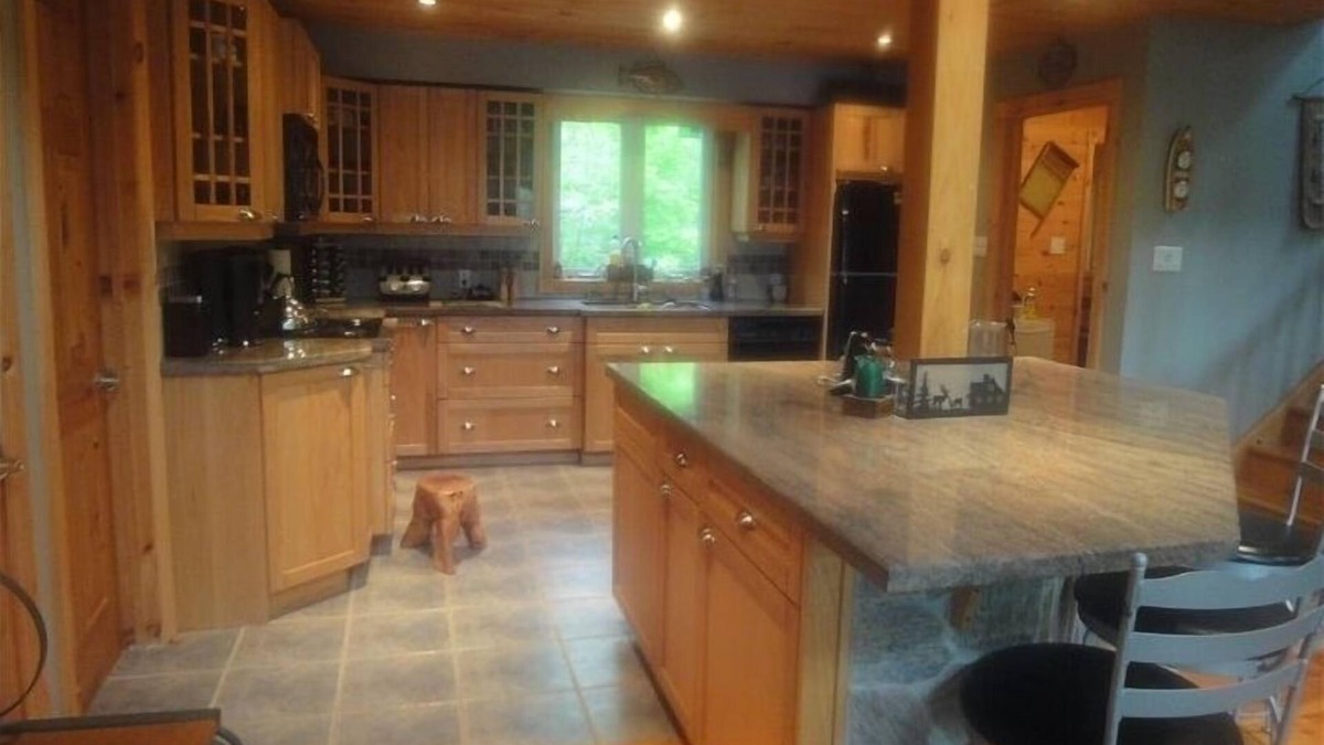 Georgian Bay Cottage | 'Muskoka Rustic Beauty' Located on Beautiful Six Mile Lake!