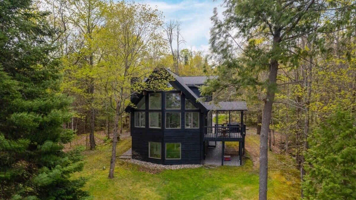 Perry House | Muskokan Mirage Located on Mirage Lake