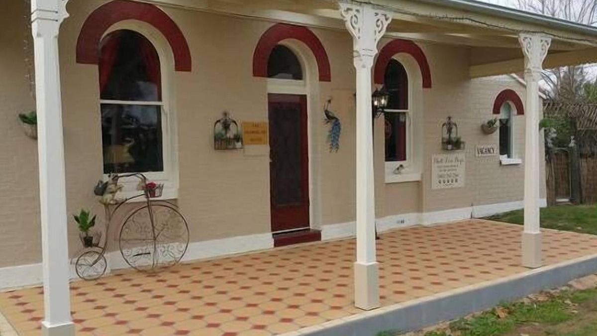 Rutherglen Bed & Breakfast | must love dogs B&B garden suite