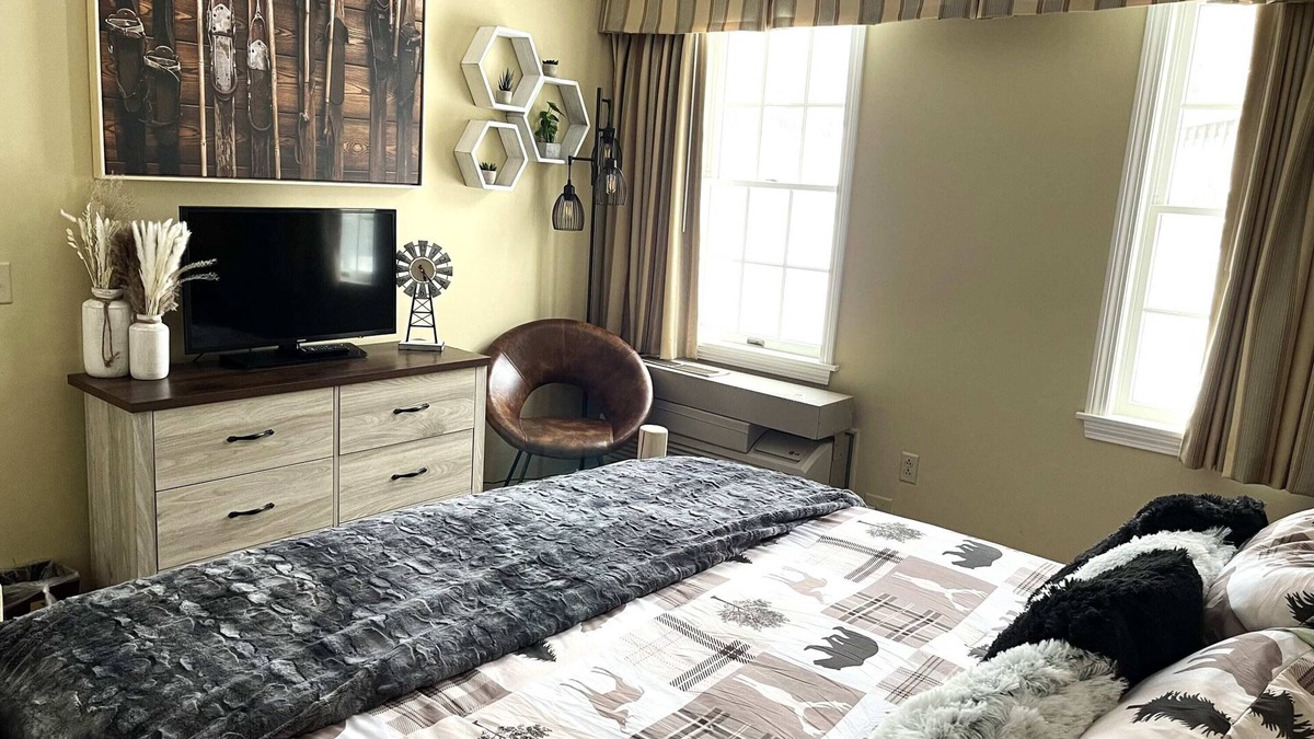Hancock Apartment | Must See Cabin Suite Jiminy Sleeps 4- Mountainview-Ski On/Off Country Inn Redone