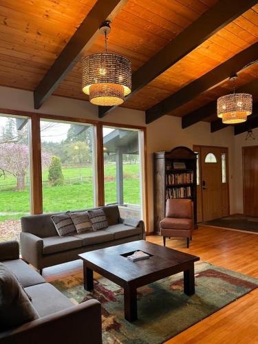 Mulino House | Mustang Manor