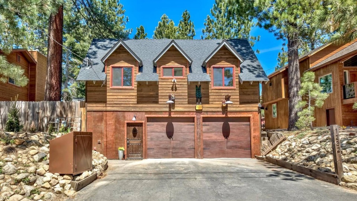 Pioneer Trail House | MV30 Lake Tahoe home close to skiing