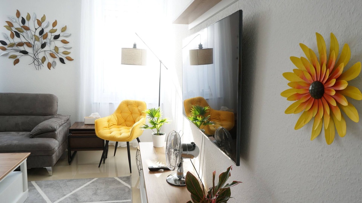 Frankenthal Apartment | "My Apartment" Flowers with fireplace for up to 10 people