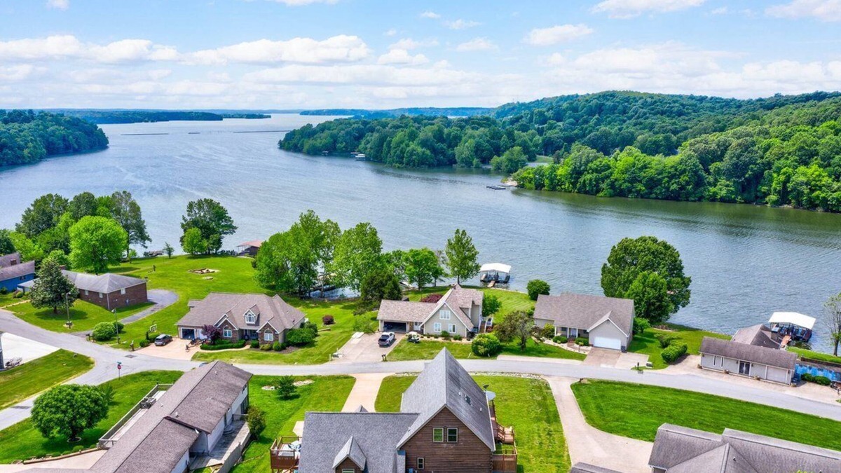 Eddyville Cottage | "My Happy Place"- Hot Tub & Lake Views