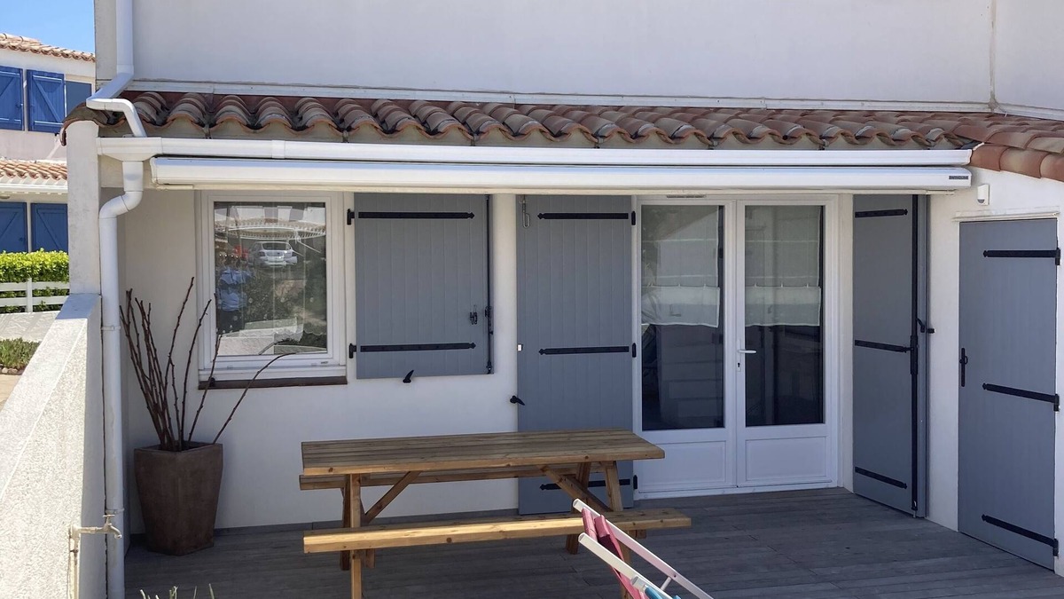 Saint-Gilles-Croix-de-Vie House | My house, feet in the water .