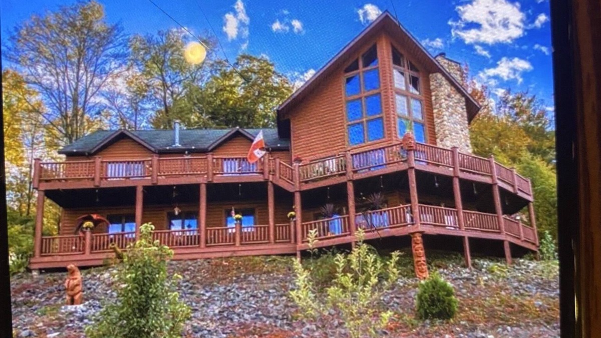 Swan Lake Cabin | My house is unique, welcome EVERYONE to enjoy beautiful VALLEY in Swane Lake.