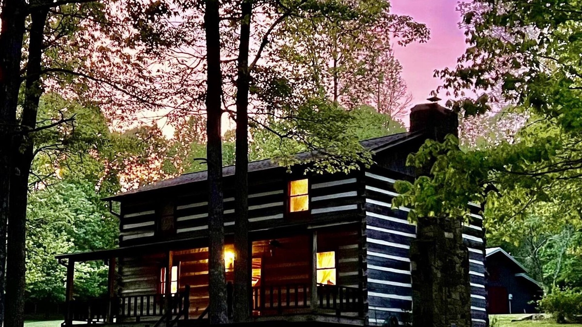 Madisonville Bed & Breakfast | My Old Kentucky Home! Restful Log cabin retreat.
