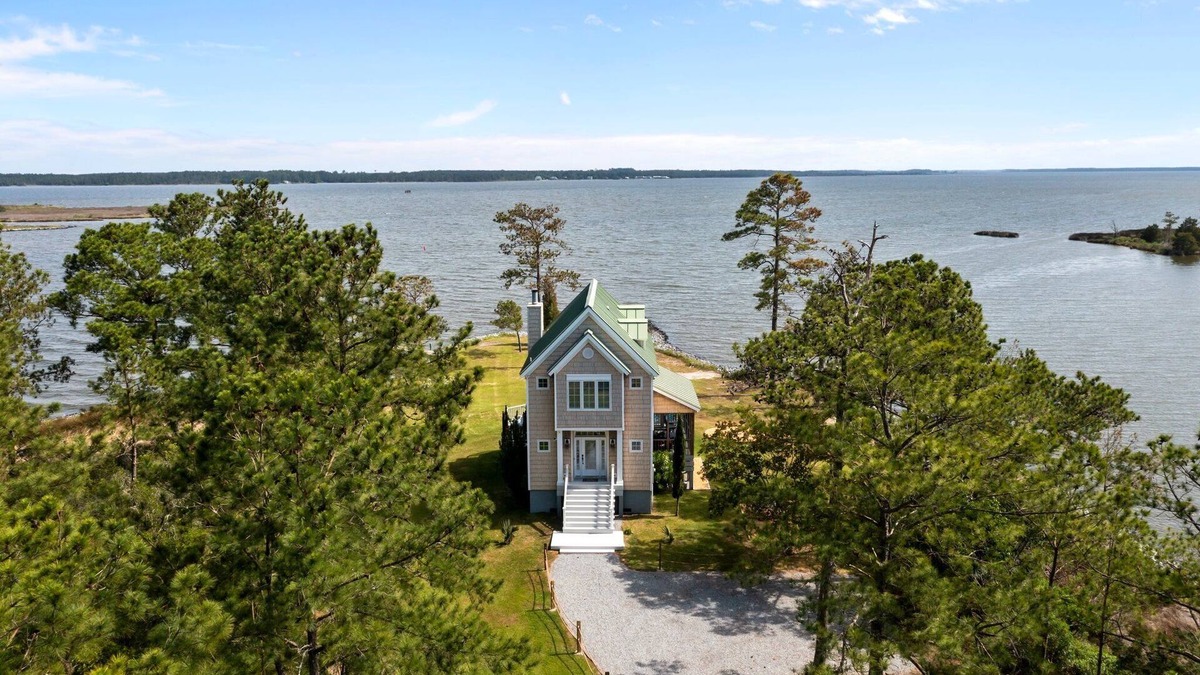 Merritt House | My Pointe of View - Spectacular Pet Friendly Waterfront with Views!