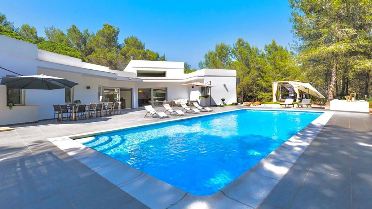 Santa Gertrudis Villa | My Rental Homes - Villa Floresta private pool and large garden