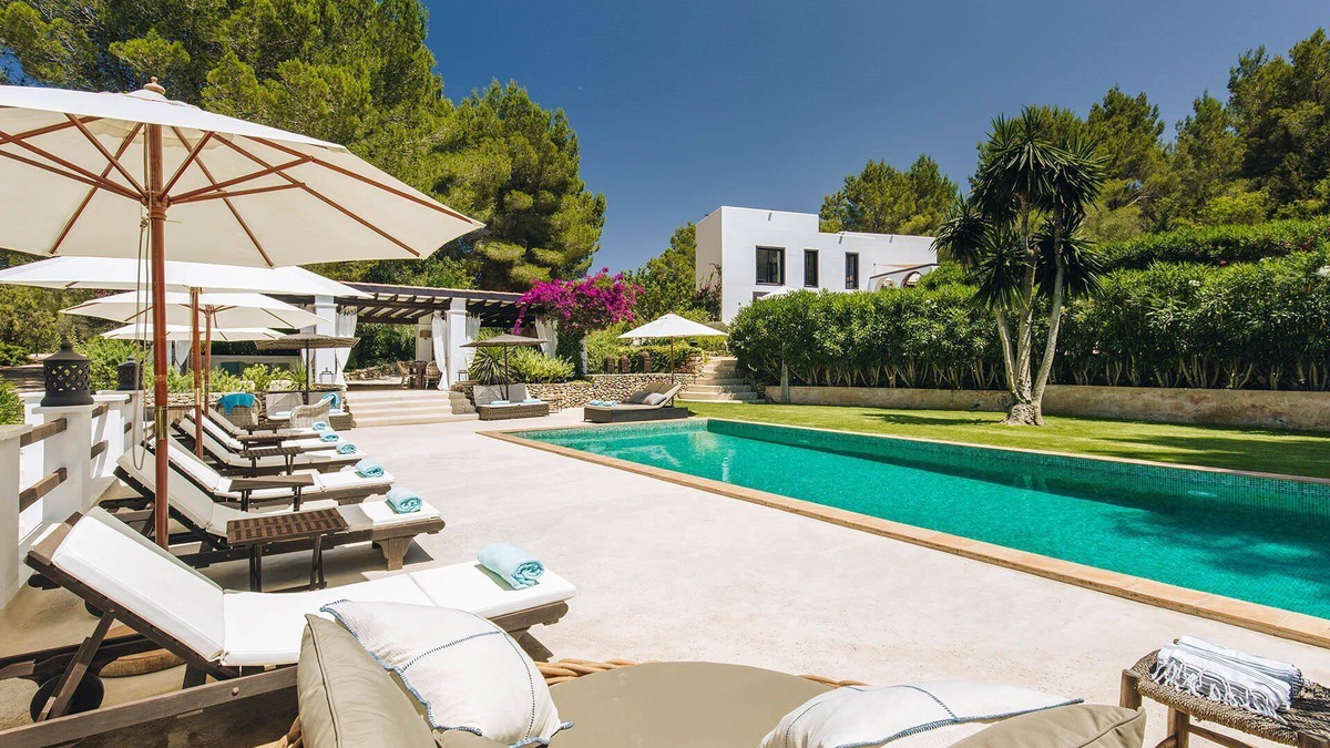 Sant Rafael de Sa Creu Villa | My Rental Homes - Villa Gold with pool and outdoor covered living-dining area