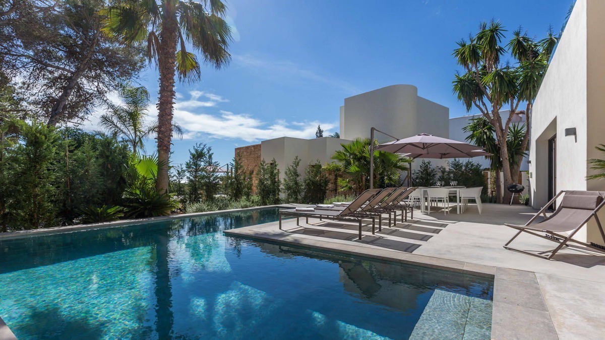 S'Argamassa Villa | My Rental Homes - Villa Kiribati with pool, outdoor dining area and BBQ
