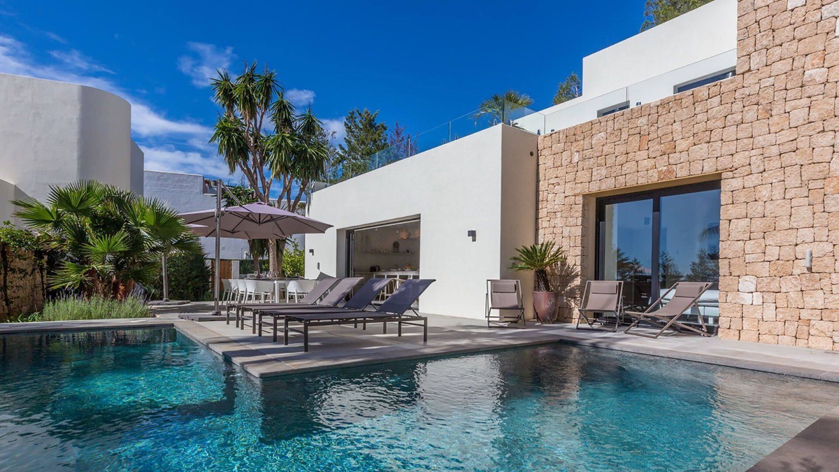 S'Argamassa Villa | My Rental Homes - Villa Kiribati with pool, outdoor dining area and BBQ