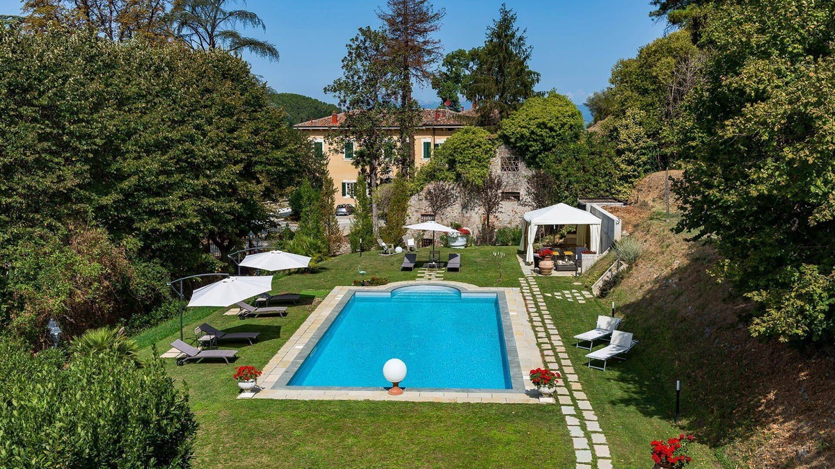 Vorno Villa | My Rental Homes - Villa Vorno with a wonderful garden and a private swimming pool