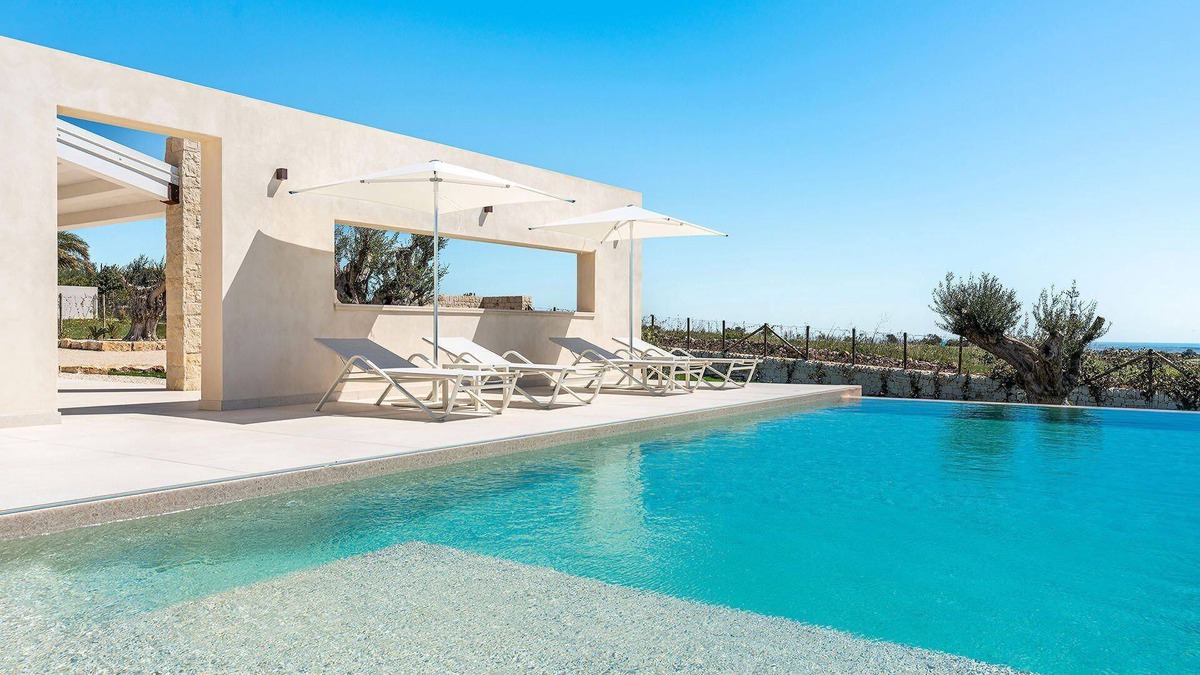 Ispica Villa | My Rental Homes - Villa Bruna with salt water infinity pool and panoramic view