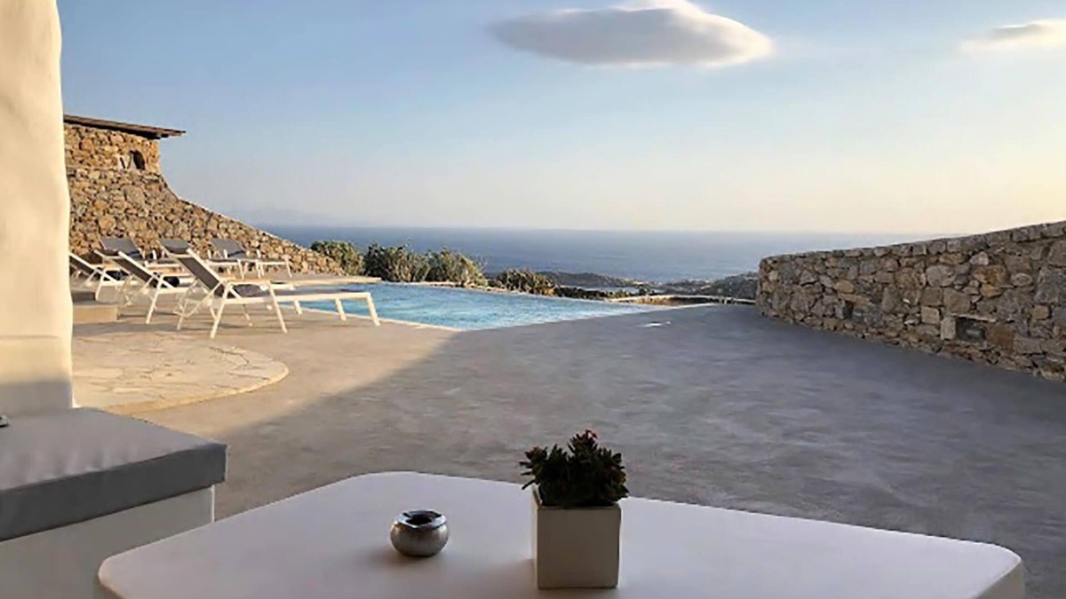 Paraga Villa | My Rental Homes - Villa Elmas with private swimming pool and large seating area