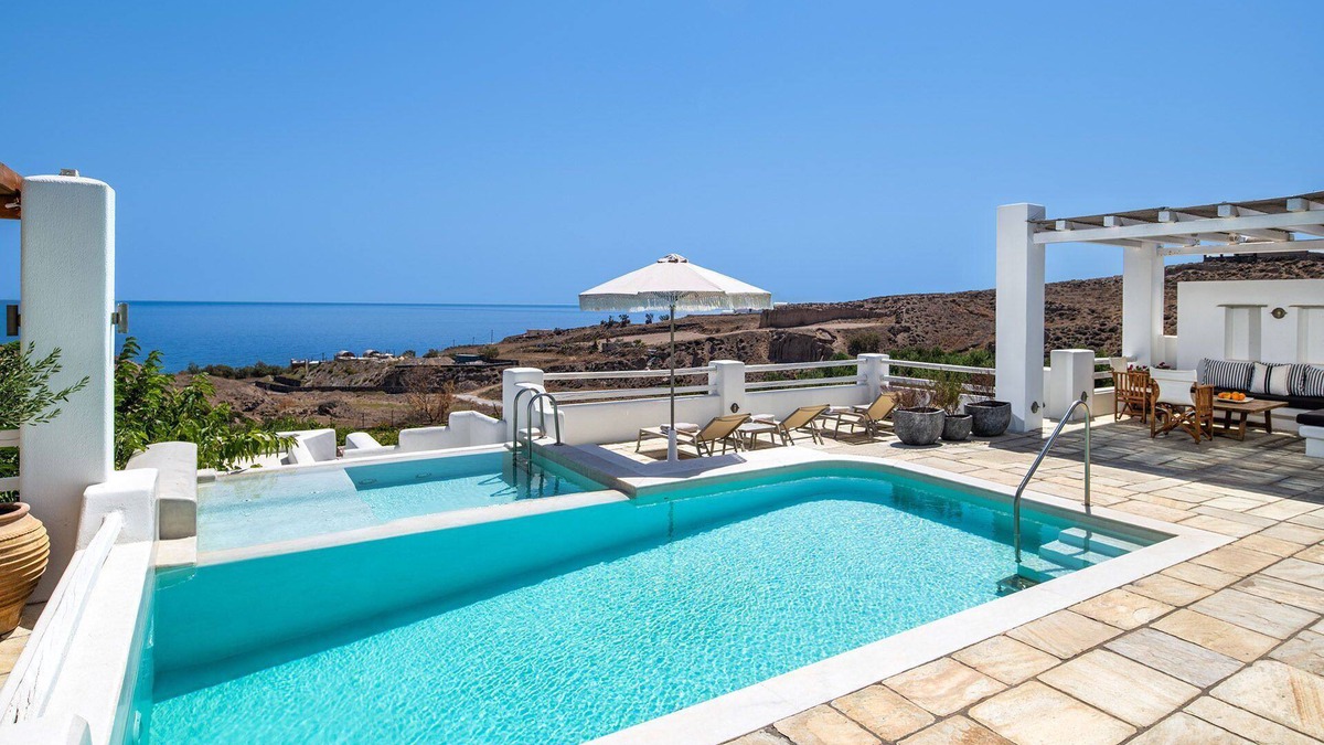 Kamari Villa | My Rental Homes - Villa Tramountana with pool and large outdoor spaces with BBQ