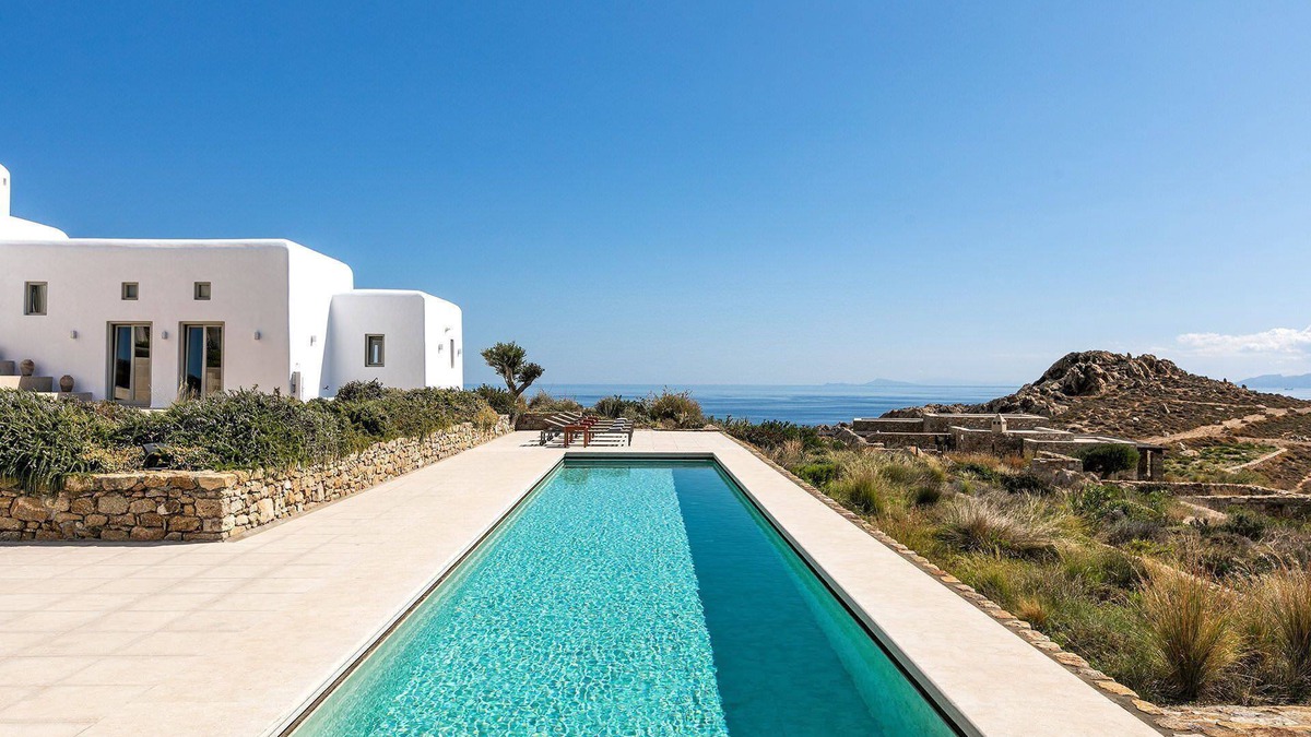 Paraga Villa | My Rental Homes - Villa Virgil with heated pool, Jacuzzi, basketball court and gym