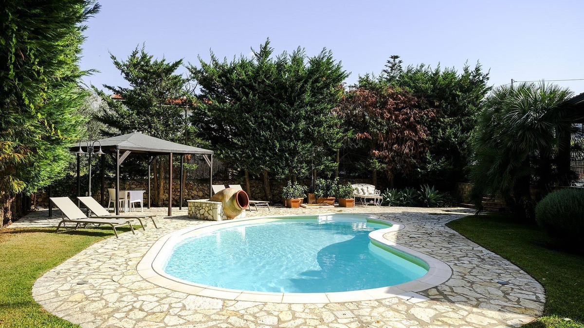 Cinisi Villa | My Rental Homes - Villa Virna 700 m. from the beach with lush garden and pool