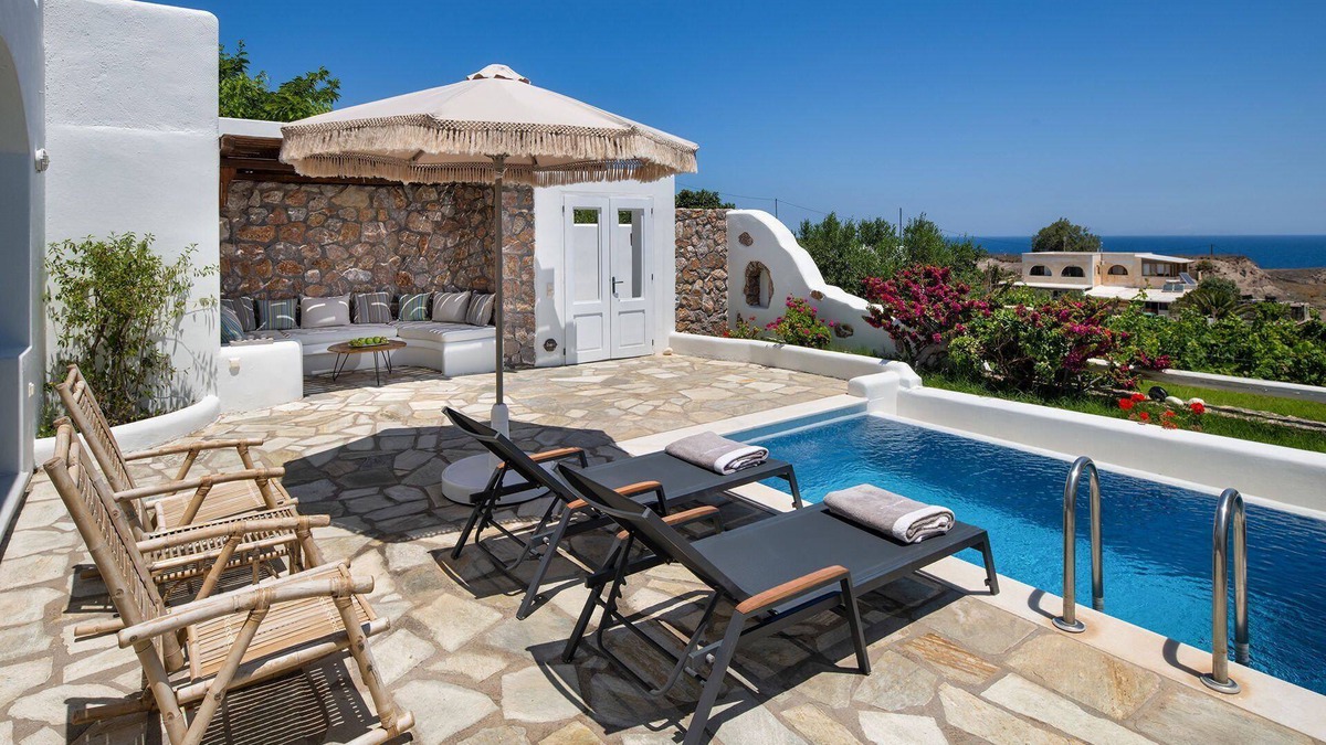 Kamari Villa | My Rental Homes - Villa Zephyros, 400mt from the beach, with pool and sea view