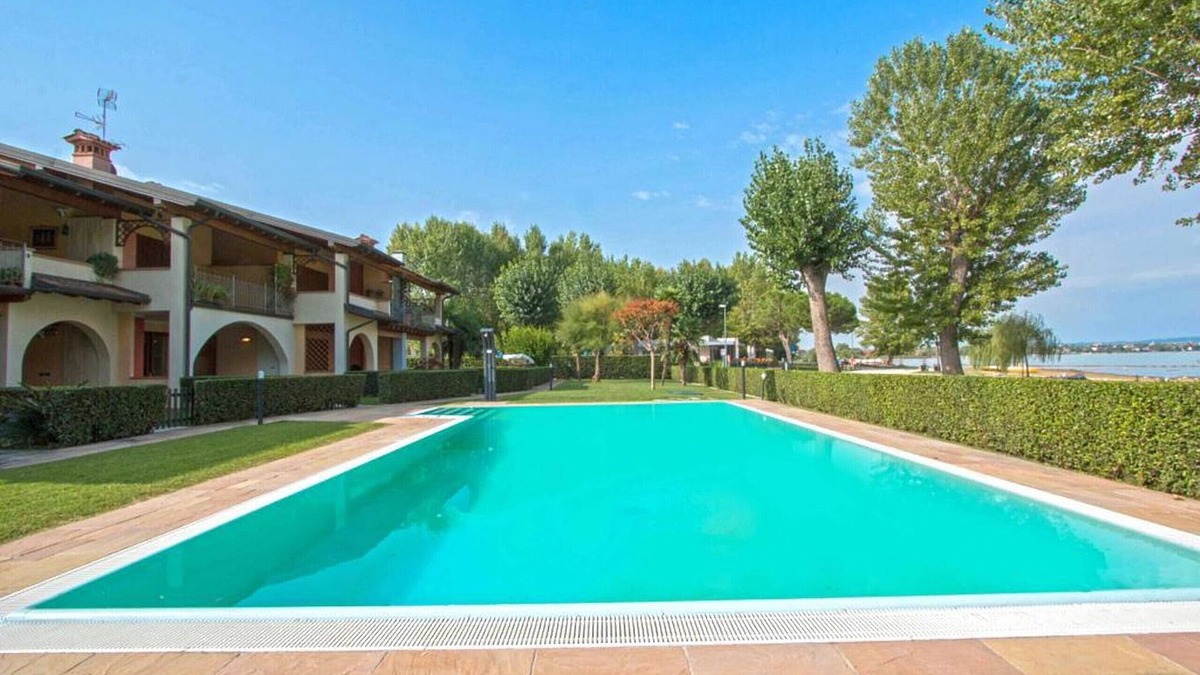 San Benedetto di Lugana Apartment | My Sirmione Beach Apartment Superior