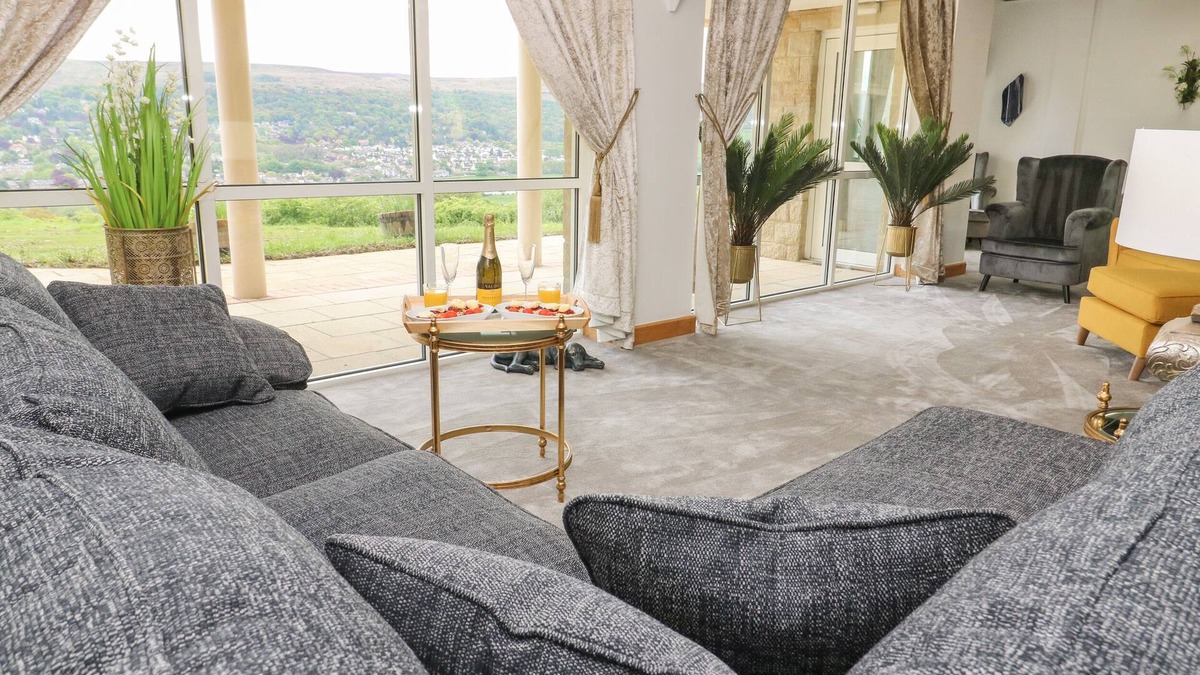 Ilkley House | MYDDELTON GRANGE, pet friendly, luxury holiday cottage in Ilkley