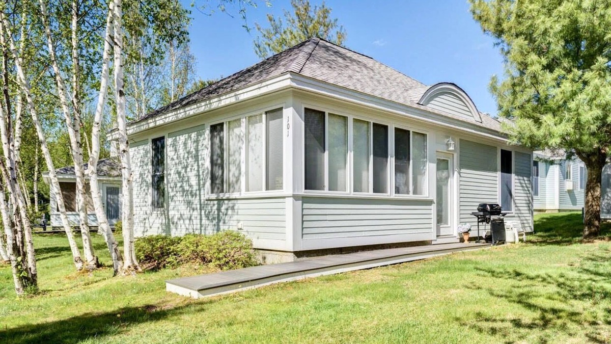 Summer Village Cottage | MyDreamComeTrue-Cottage 101-Summer Village-2 miles from beach-Book now for 2025