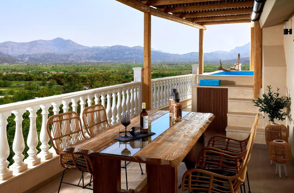 Plati Villa | Mylostassi Villas with Balcony Plunge Pool