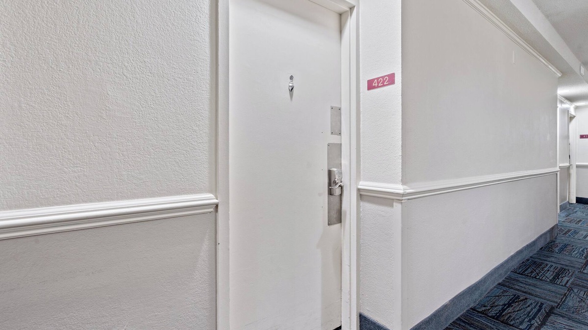 Myrtle Beach Condo | Myrtle Beach Landmark Studio w/King & WiFi