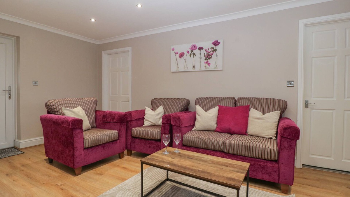 Nantgarw Cottage | MYRTLE COTTAGE, family friendly, with a garden in St Brides-Super-Ely