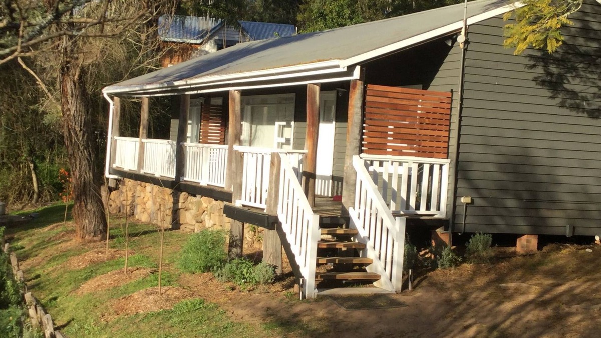 Wollombi Cottage | Myrtle Cottage - in the heart of Wollombi