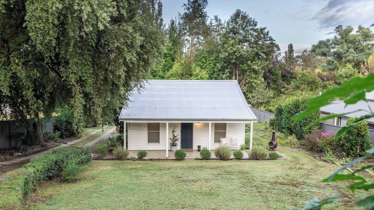 Myrtleford House | Myrtle Creek Cottage