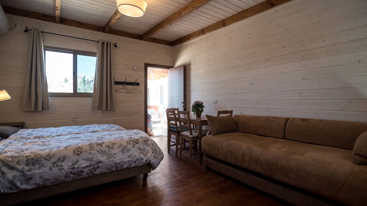 Artists Colony House | Myrtle the Turtle veranda unit