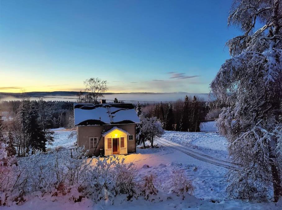 Are House | Mysigt hus med utsikt över fjäll och älv.