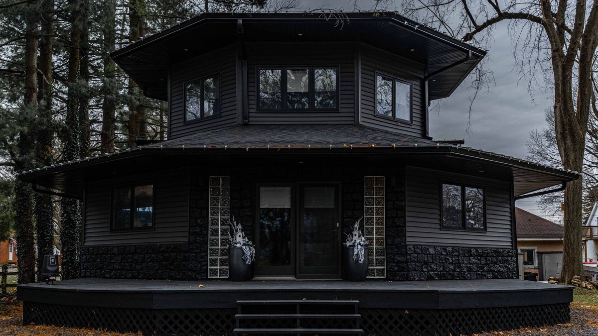 Lincoln House | Mysterious Black Lincoln, IL Octagon Goth House