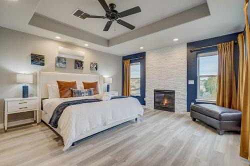 Northeast Colorado Springs House | Mystique Villa - Gym Pool Table BBQ Alfresco