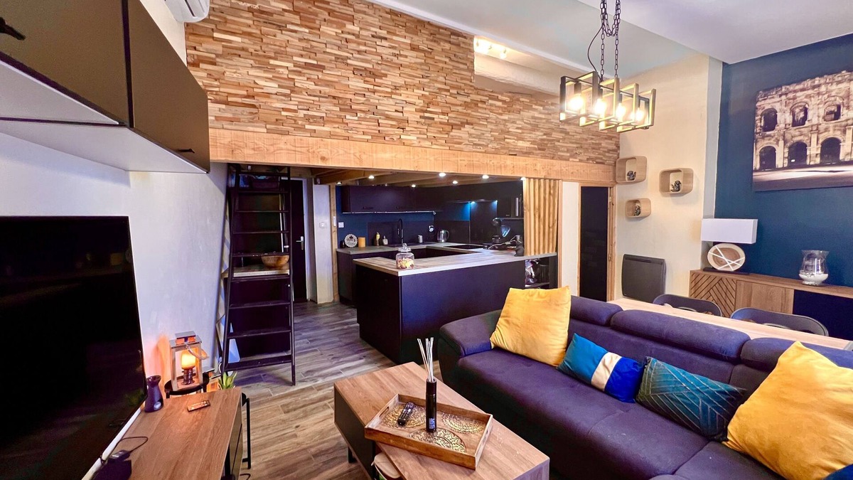Faubourg Apartment | Nîmes center: superb atypical apartment