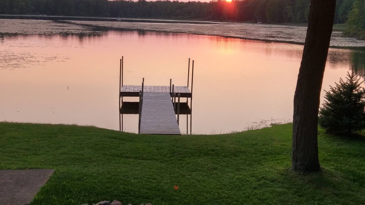 Shawano House | n Enjoy Our Cabin And Sunsets, On Peaceful , Non-Motorized Lulu Lake