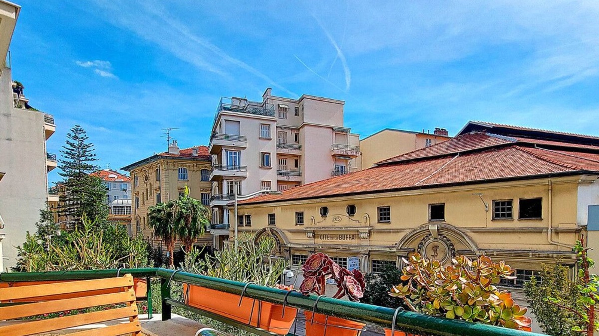 Gambetta Apartment | N&J - PANTAI - Central - Near the sea - Balcony
