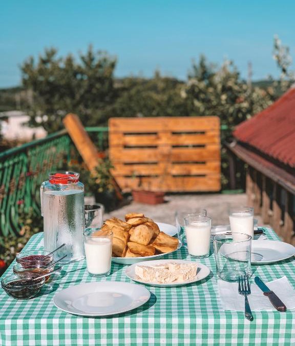 Puke House | N'konak Guesthouse