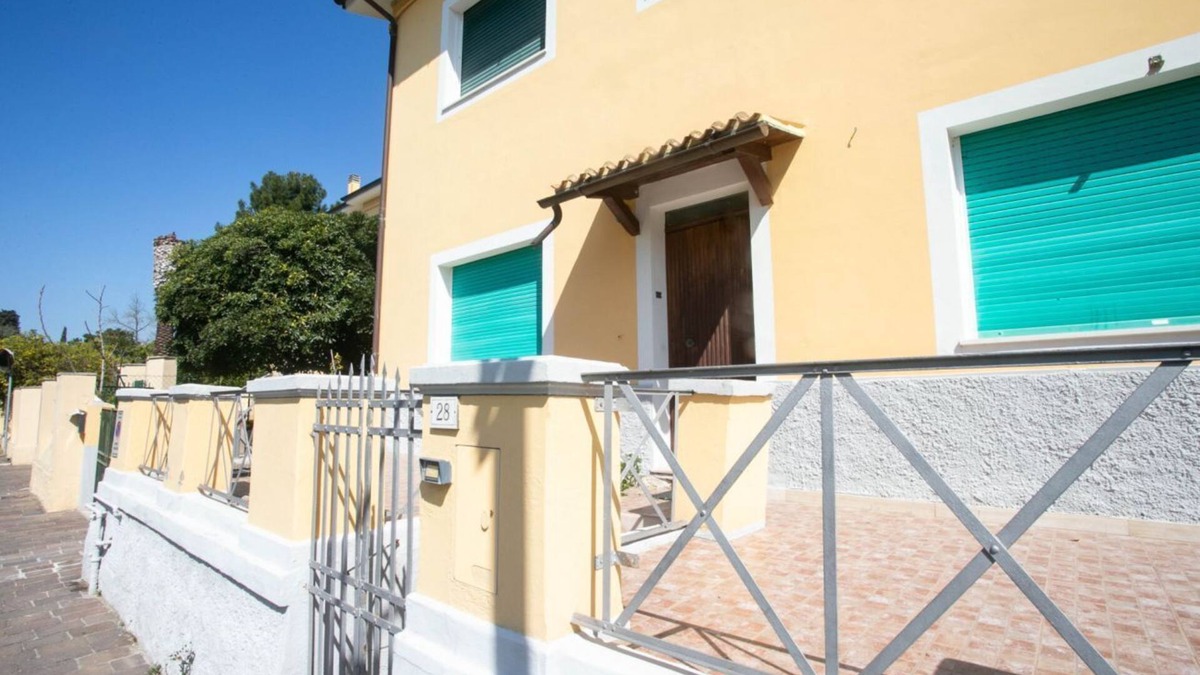 Numana Apartment | N050 - Numana, three-room apartment in the center with porch and parking space