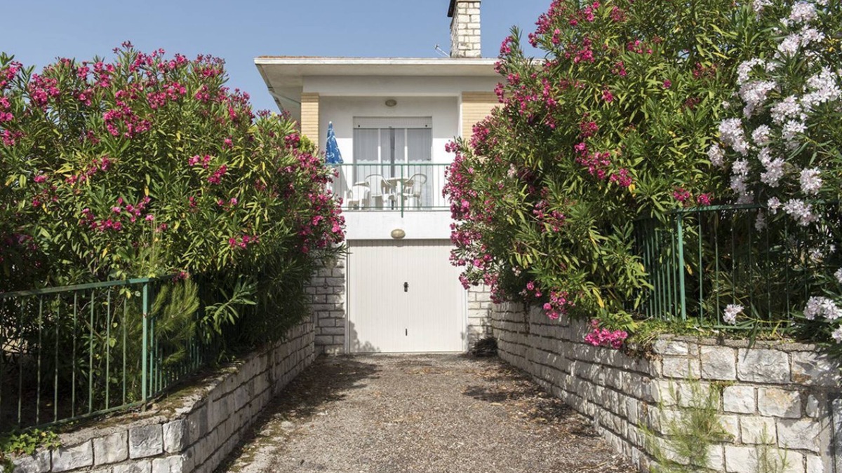 Villaggio Taunus Apartment | N122 - Numana, delightful single villa with garden