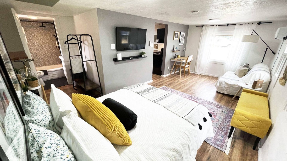 Springville House | Nadia's Cozy Casita: Cute, Convenient & Pet-Friendly