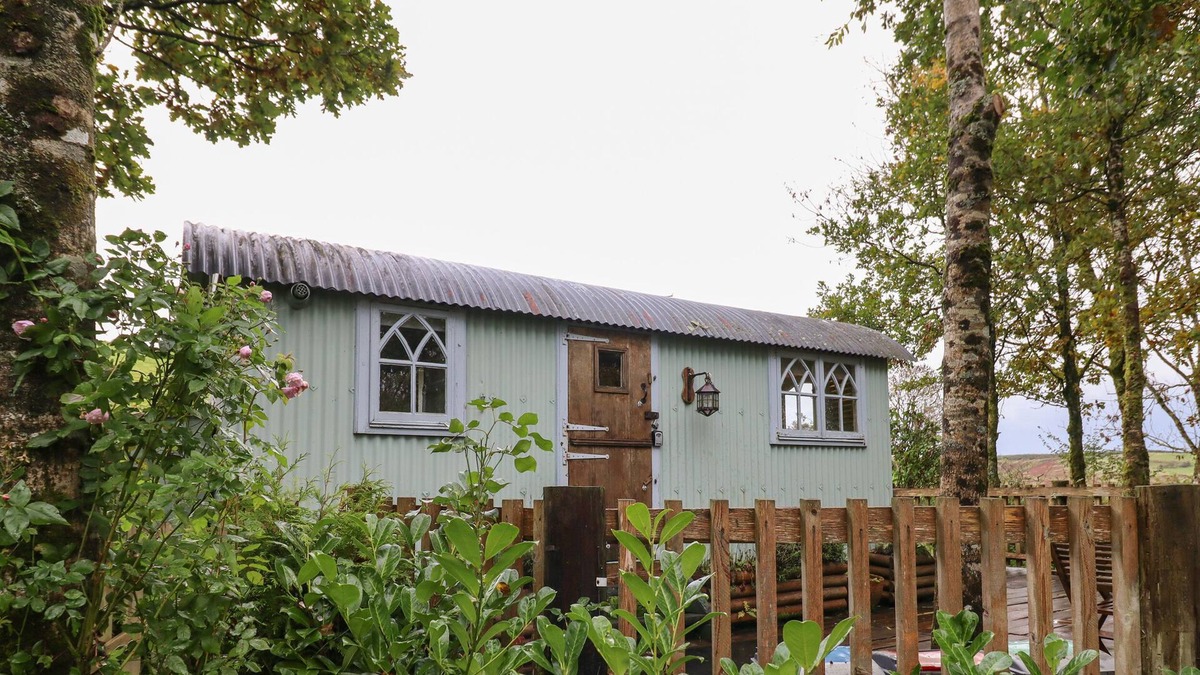 Newcastle-on-Clun Cottage | NADINE, pet friendly, with open fire in Beguildy