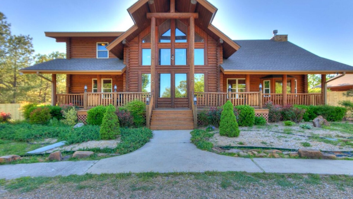 Wheatland Cabin | Naffcation Lodge OKC Cabin And Guest House Retreat On 5 Acres