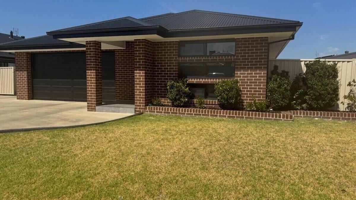Nagambie House | Nagambie Haven : 3 BR, 1 BA in Nagambie, Sleeps 6