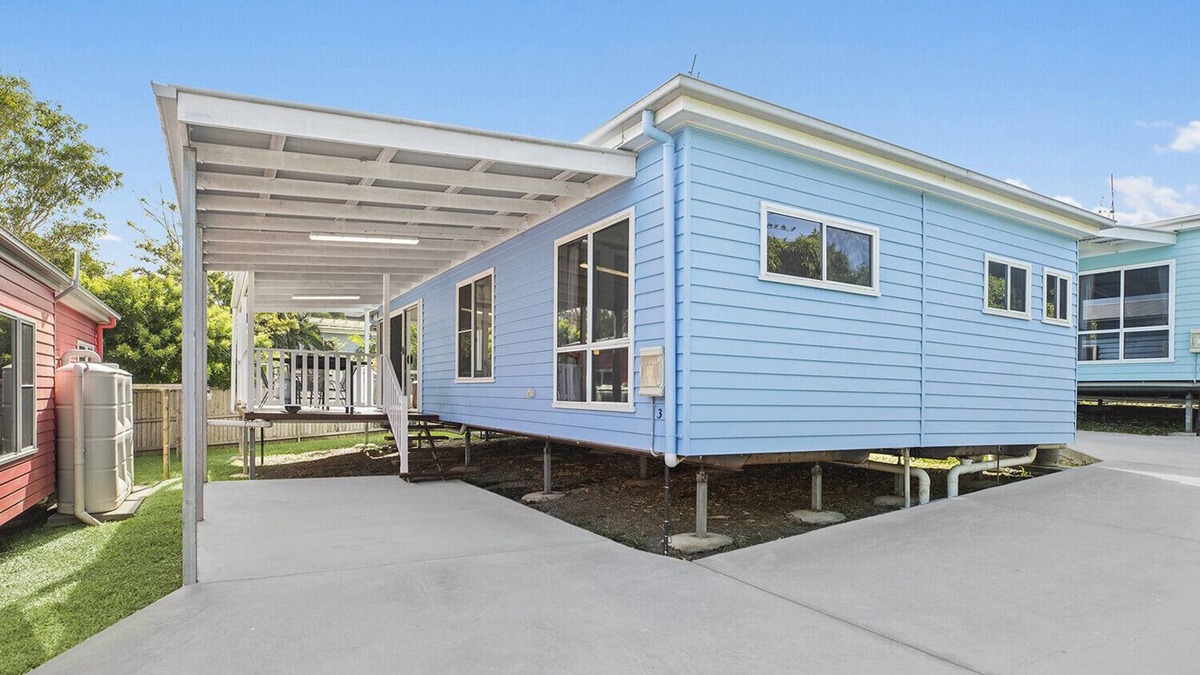 Scotts Head House | NALU, part of the Ohana Surf Bungalows (<5 minute walk to beach and shops).