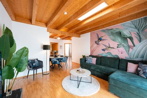 Bad Windsheim Apartment | NAMASTÉ Homes - Ferienwohnung mit Balkon & Carport