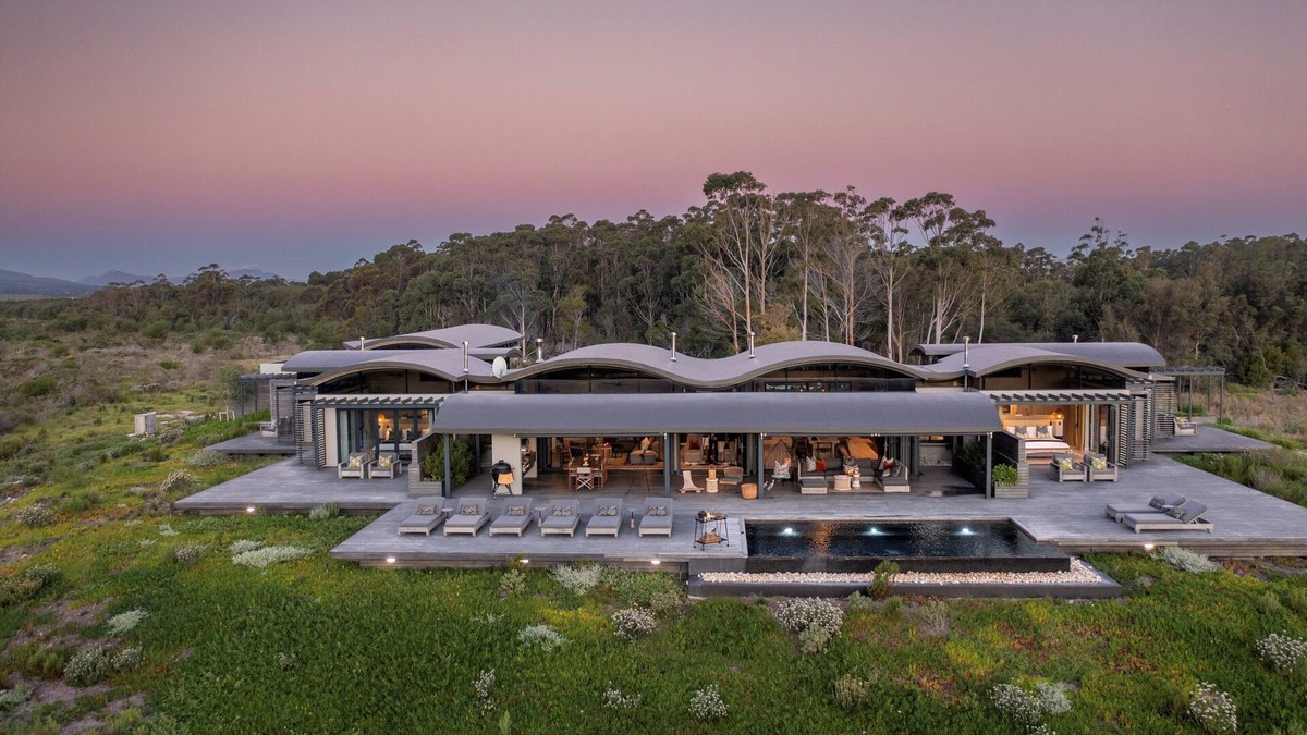 Stanford Villa | nAn exclusive retreat on the water's edge in a 160-hectare Fynbos wilderness.