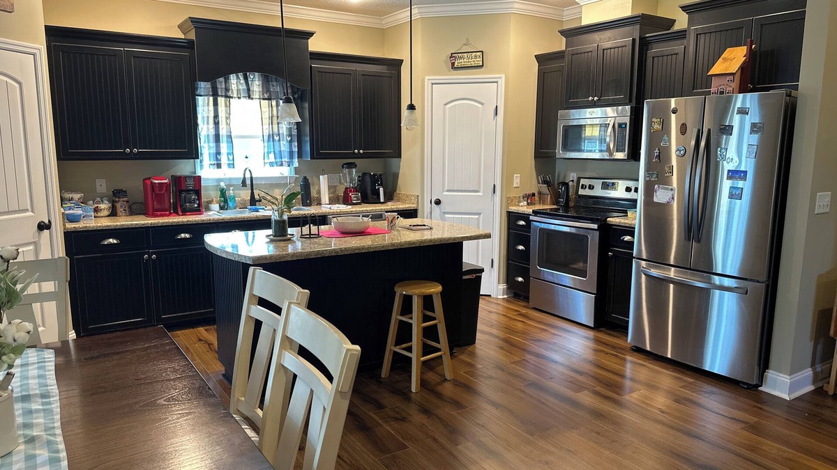 Valdosta House | Nana & PopPop’s Place nget away for Wild Adventures theme park